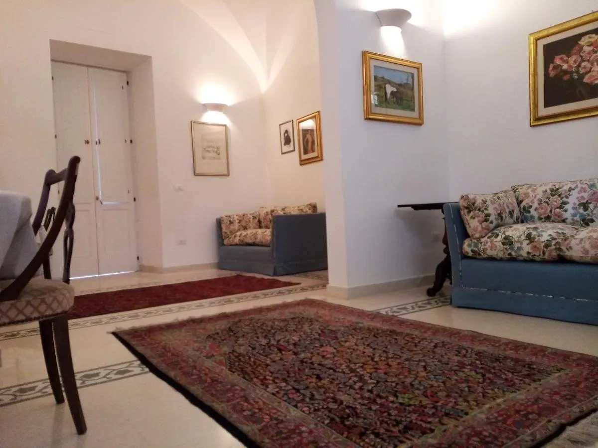 Dimora Storica Le Perle Bed & Breakfast Lecce 0*,  Italy